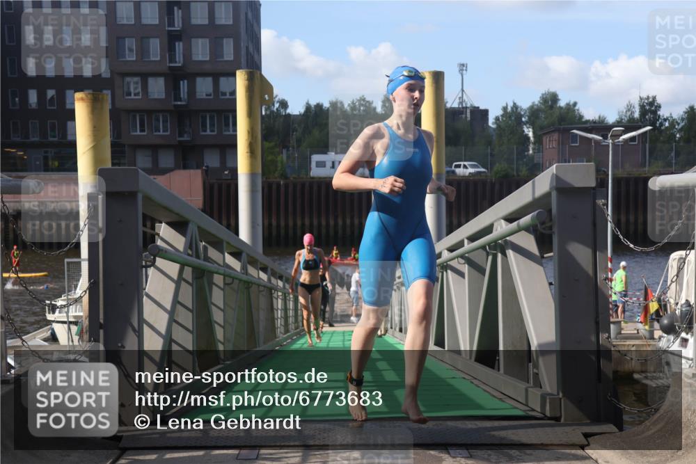 11.08.2024 - GEWOBA Citytriathlon Bremen Lena Gebhardt http://msf.ph/oto/6773683 11.08.2024 10:08:56 Schwimmen 92, 110 meine-sportfotos.de