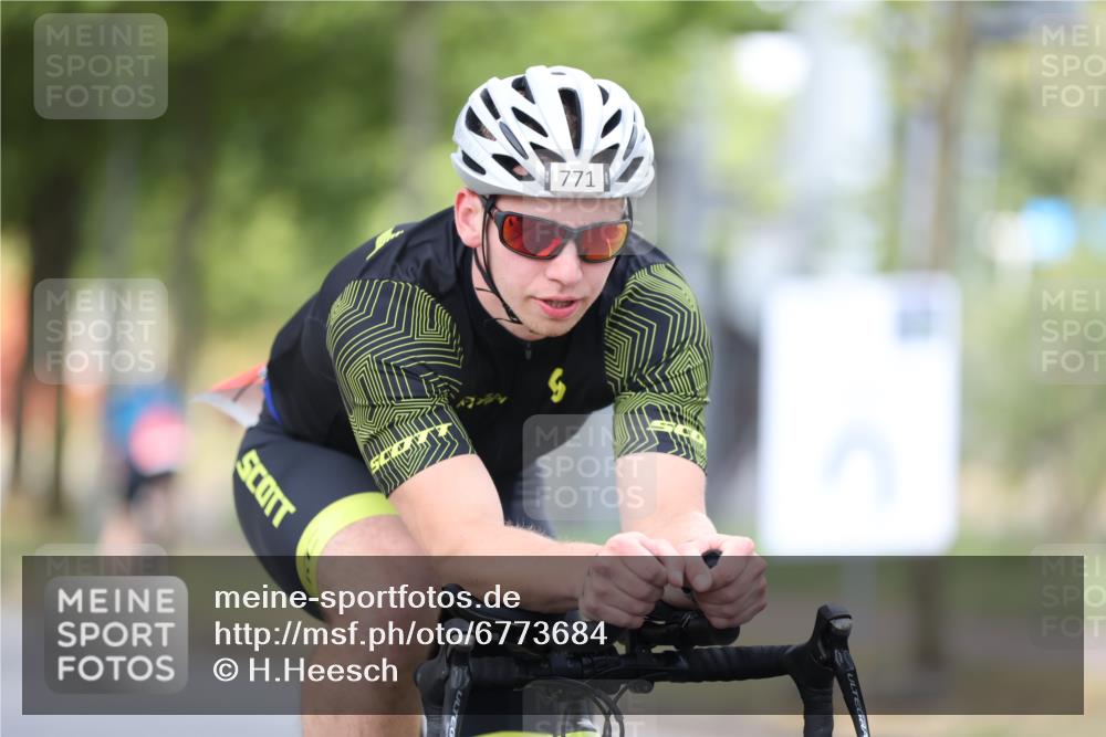 11.08.2024 - GEWOBA Citytriathlon Bremen H.Heesch http://msf.ph/oto/6773684 11.08.2024 11:40:46 Radfahren 771 meine-sportfotos.de