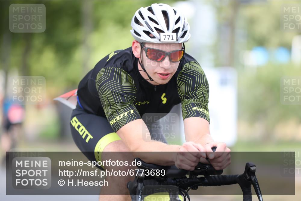 11.08.2024 - GEWOBA Citytriathlon Bremen H.Heesch http://msf.ph/oto/6773689 11.08.2024 11:40:46 Radfahren 771 meine-sportfotos.de