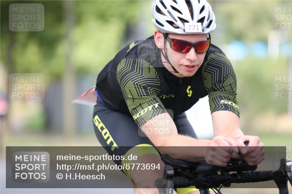 11.08.2024 - GEWOBA Citytriathlon Bremen H.Heesch http://msf.ph/oto/6773694 11.08.2024 11:40:46 Radfahren 771 meine-sportfotos.de