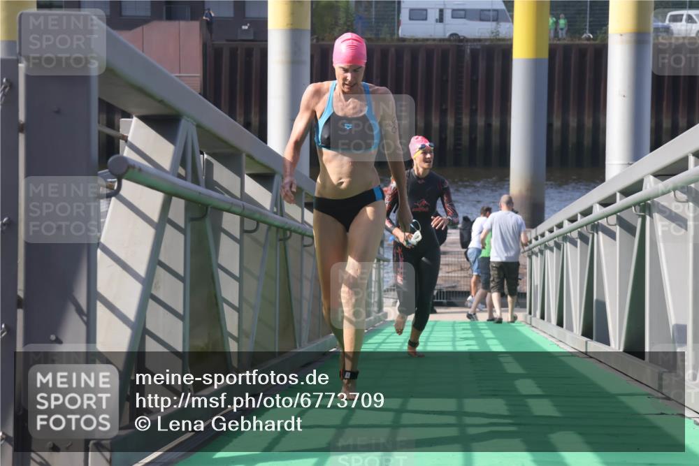 11.08.2024 - GEWOBA Citytriathlon Bremen Lena Gebhardt http://msf.ph/oto/6773709 11.08.2024 10:09:00 Schwimmen 85, 92 meine-sportfotos.de