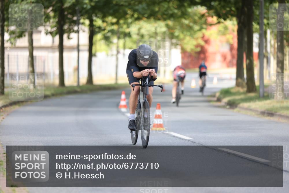 11.08.2024 - GEWOBA Citytriathlon Bremen H.Heesch http://msf.ph/oto/6773710 11.08.2024 11:40:51 Radfahren 771 meine-sportfotos.de
