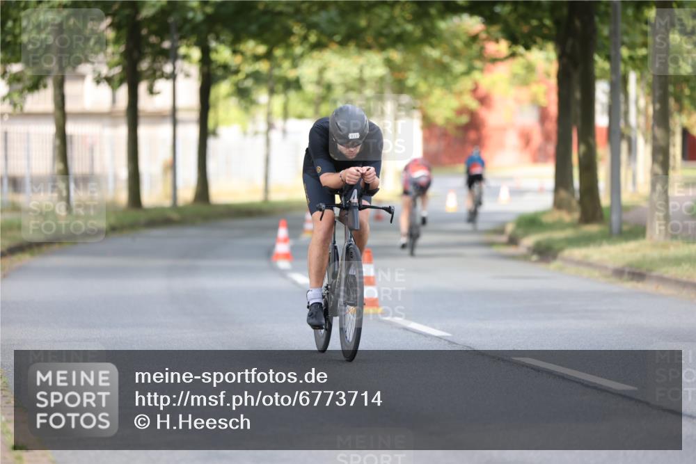 11.08.2024 - GEWOBA Citytriathlon Bremen H.Heesch http://msf.ph/oto/6773714 11.08.2024 11:40:51 Radfahren 771 meine-sportfotos.de
