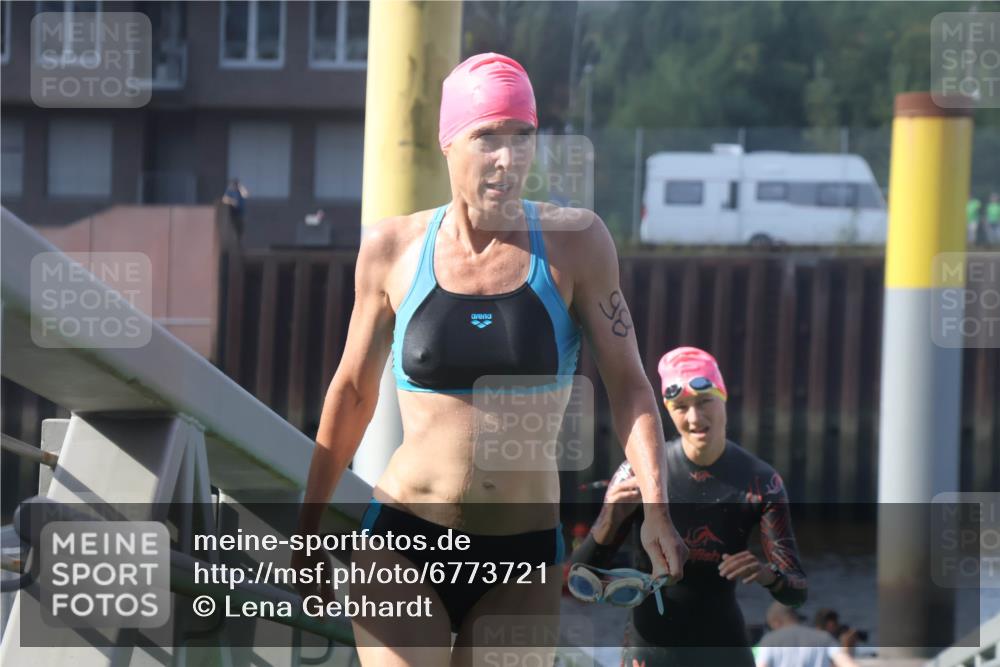 11.08.2024 - GEWOBA Citytriathlon Bremen Lena Gebhardt http://msf.ph/oto/6773721 11.08.2024 10:09:02 Schwimmen 85, 92 meine-sportfotos.de