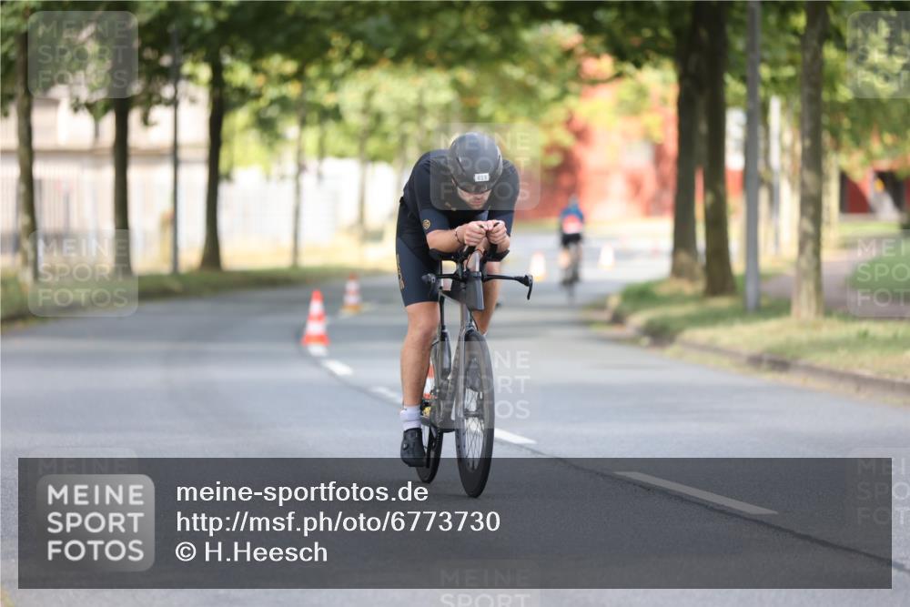 11.08.2024 - GEWOBA Citytriathlon Bremen H.Heesch http://msf.ph/oto/6773730 11.08.2024 11:40:51 Radfahren 771 meine-sportfotos.de