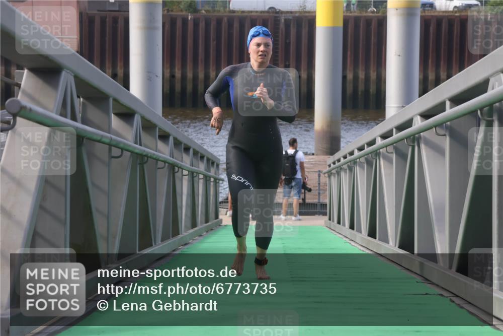 11.08.2024 - GEWOBA Citytriathlon Bremen Lena Gebhardt http://msf.ph/oto/6773735 11.08.2024 10:09:24 Schwimmen 20, 42, 45, 48, 52, 57, 58, 62, 69, 85 meine-sportfotos.de