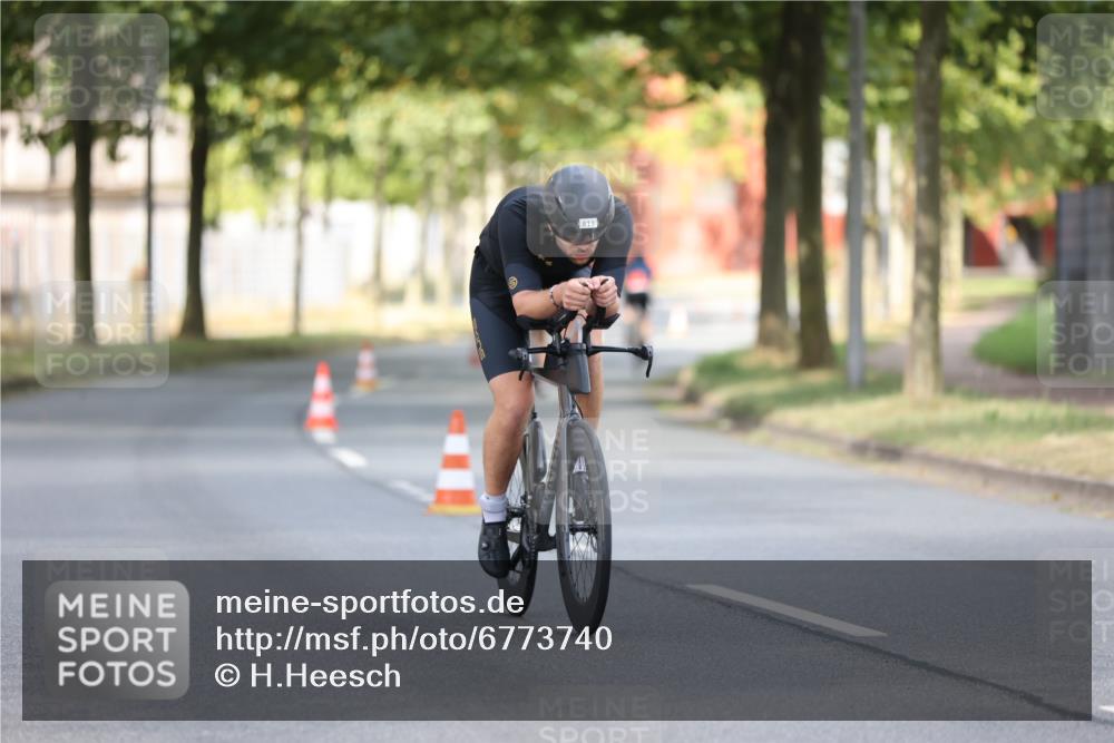 11.08.2024 - GEWOBA Citytriathlon Bremen H.Heesch http://msf.ph/oto/6773740 11.08.2024 11:40:51 Radfahren 771 meine-sportfotos.de