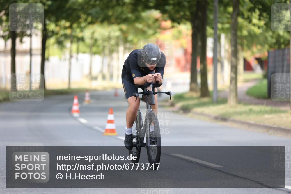 11.08.2024 - GEWOBA Citytriathlon Bremen H.Heesch http://msf.ph/oto/6773747 11.08.2024 11:40:51 Radfahren 771 meine-sportfotos.de