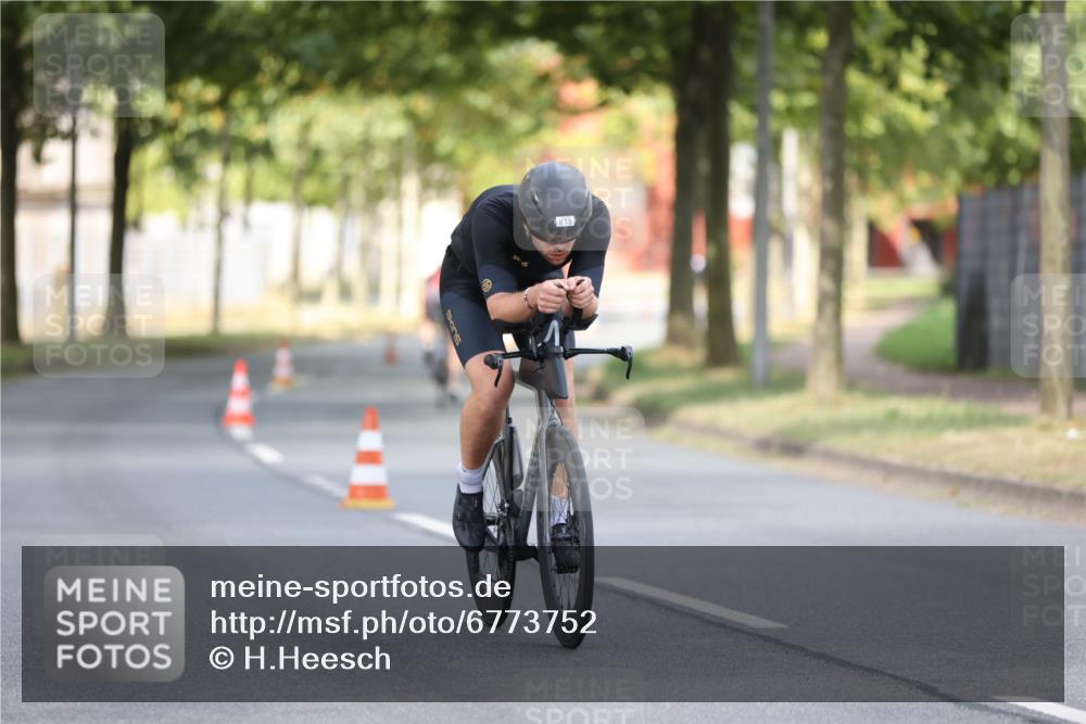 11.08.2024 - GEWOBA Citytriathlon Bremen H.Heesch http://msf.ph/oto/6773752 11.08.2024 11:40:51 Radfahren 771 meine-sportfotos.de