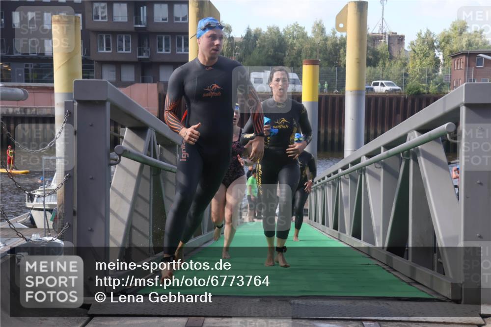 11.08.2024 - GEWOBA Citytriathlon Bremen Lena Gebhardt http://msf.ph/oto/6773764 11.08.2024 10:09:31 Schwimmen 4, 9, 20, 27, 42, 45, 48, 52, 58, 62, 69, 78, 99 meine-sportfotos.de