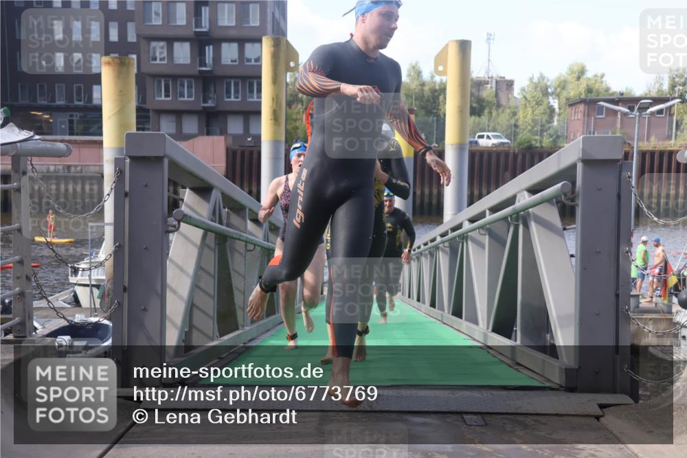 11.08.2024 - GEWOBA Citytriathlon Bremen Lena Gebhardt http://msf.ph/oto/6773769 11.08.2024 10:09:32 Schwimmen 4, 9, 20, 27, 42, 45, 48, 52, 58, 62, 69, 78, 99 meine-sportfotos.de