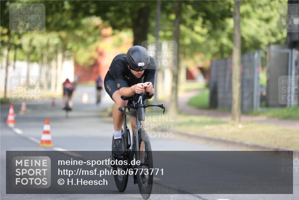11.08.2024 - GEWOBA Citytriathlon Bremen H.Heesch http://msf.ph/oto/6773771 11.08.2024 11:40:51 Radfahren 771 meine-sportfotos.de