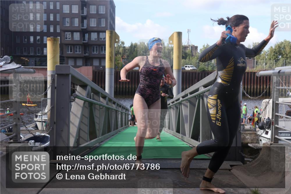 11.08.2024 - GEWOBA Citytriathlon Bremen Lena Gebhardt http://msf.ph/oto/6773786 11.08.2024 10:09:33 Schwimmen 4, 9, 27, 42, 48, 52, 58, 62, 69, 78, 99 meine-sportfotos.de