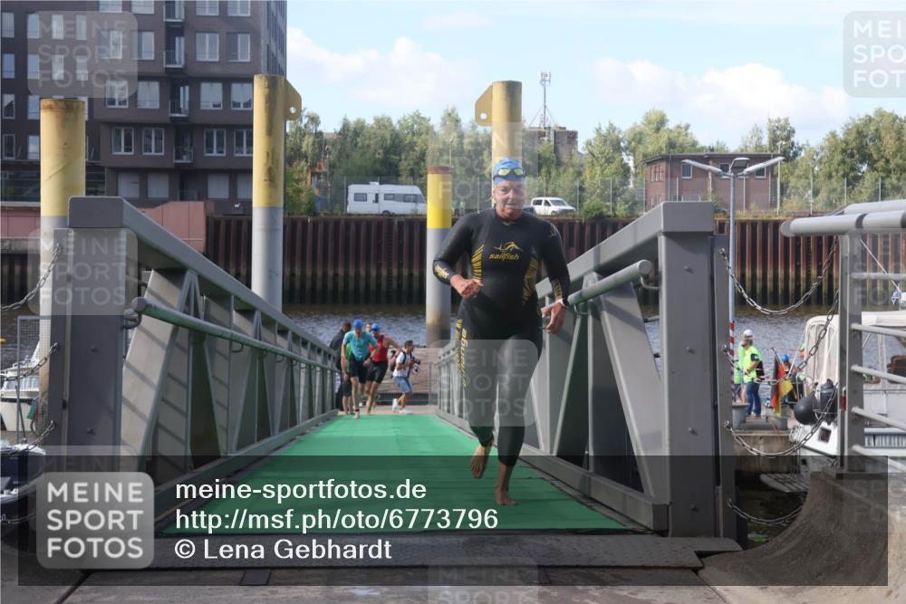 11.08.2024 - GEWOBA Citytriathlon Bremen Lena Gebhardt http://msf.ph/oto/6773796 11.08.2024 10:09:34 Schwimmen 4, 9, 27, 42, 48, 58, 62, 69, 78, 99, 109 meine-sportfotos.de