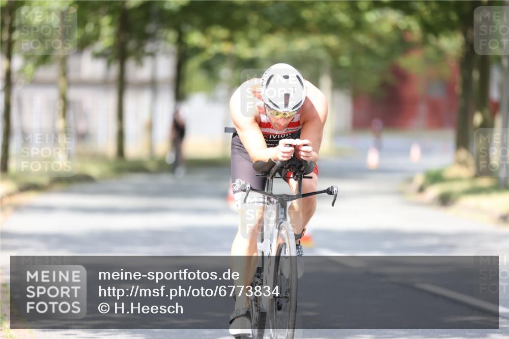 11.08.2024 - GEWOBA Citytriathlon Bremen H.Heesch http://msf.ph/oto/6773834 11.08.2024 11:41:25 Radfahren 835, 896, 902 meine-sportfotos.de