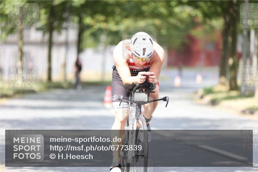 11.08.2024 - GEWOBA Citytriathlon Bremen H.Heesch http://msf.ph/oto/6773839 11.08.2024 11:41:25 Radfahren 835, 896, 902 meine-sportfotos.de