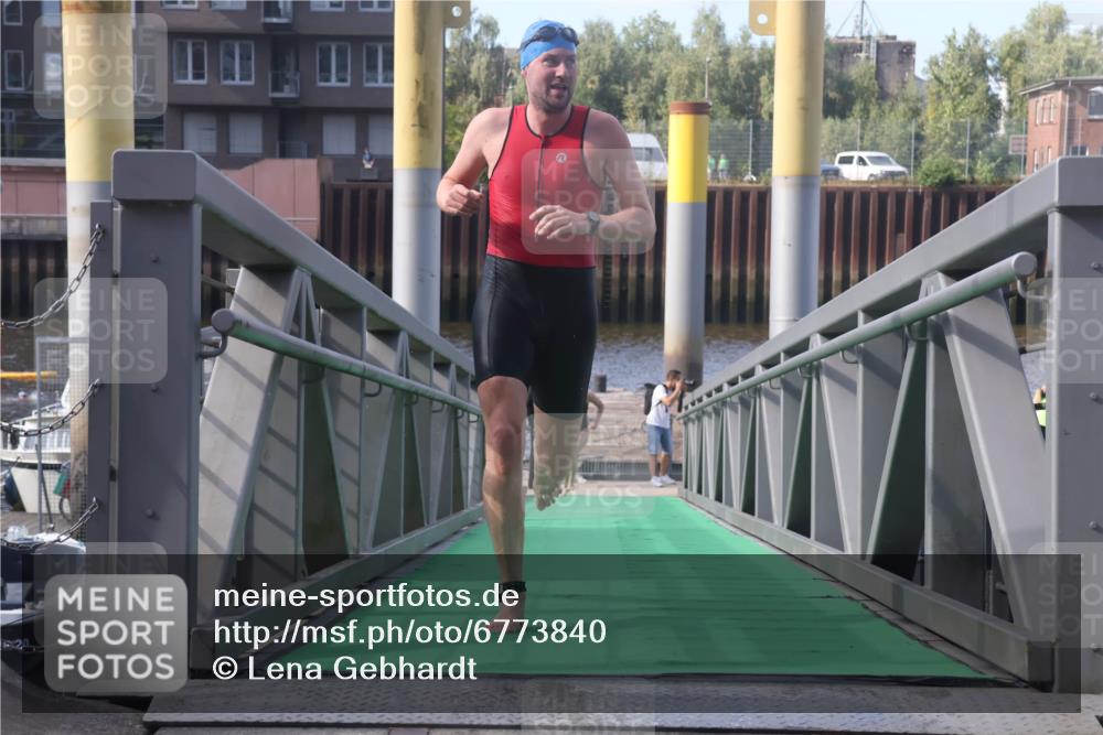 11.08.2024 - GEWOBA Citytriathlon Bremen Lena Gebhardt http://msf.ph/oto/6773840 11.08.2024 10:09:40 Schwimmen 4, 9, 11, 27, 42, 48, 58, 69, 78, 99, 109 meine-sportfotos.de