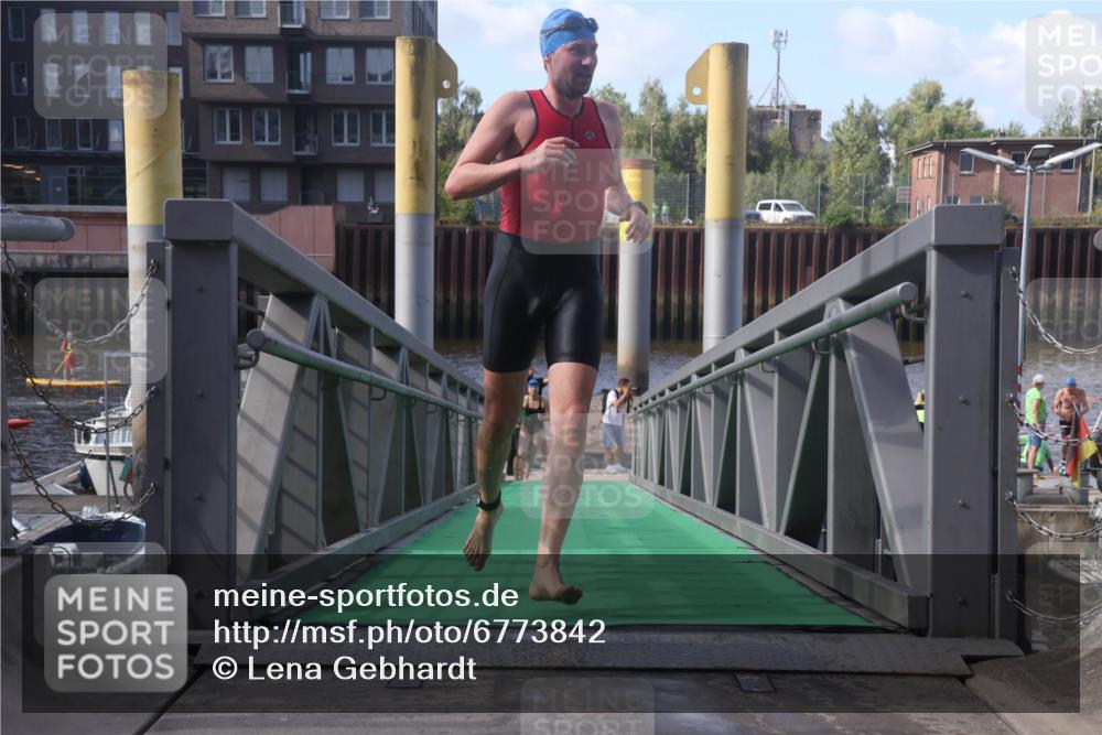 11.08.2024 - GEWOBA Citytriathlon Bremen Lena Gebhardt http://msf.ph/oto/6773842 11.08.2024 10:09:40 Schwimmen 4, 9, 11, 27, 42, 48, 58, 69, 78, 99, 109 meine-sportfotos.de