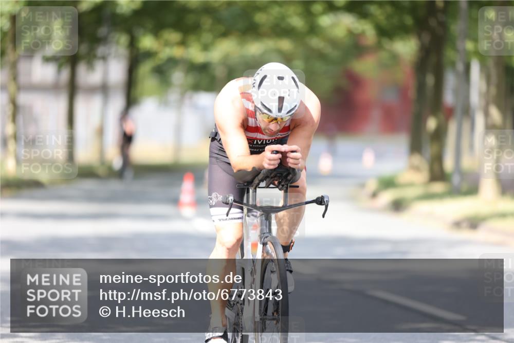 11.08.2024 - GEWOBA Citytriathlon Bremen H.Heesch http://msf.ph/oto/6773843 11.08.2024 11:41:25 Radfahren 835, 896, 902 meine-sportfotos.de