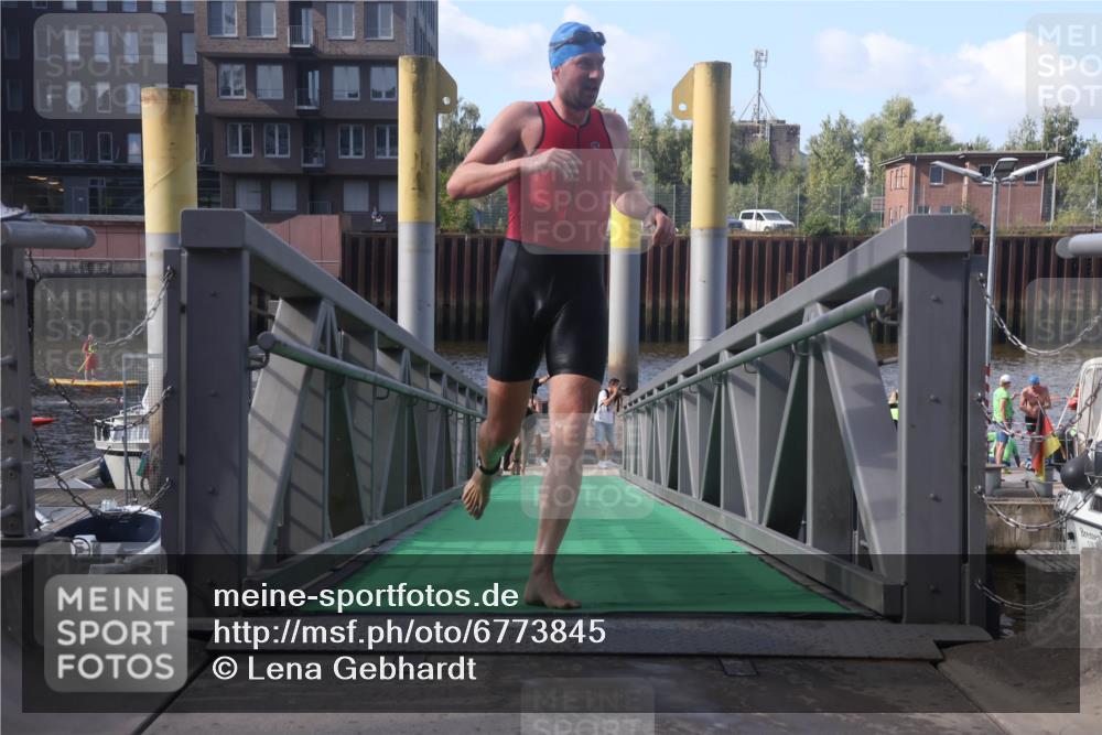 11.08.2024 - GEWOBA Citytriathlon Bremen Lena Gebhardt http://msf.ph/oto/6773845 11.08.2024 10:09:40 Schwimmen 4, 9, 11, 27, 42, 48, 58, 69, 78, 99, 109 meine-sportfotos.de