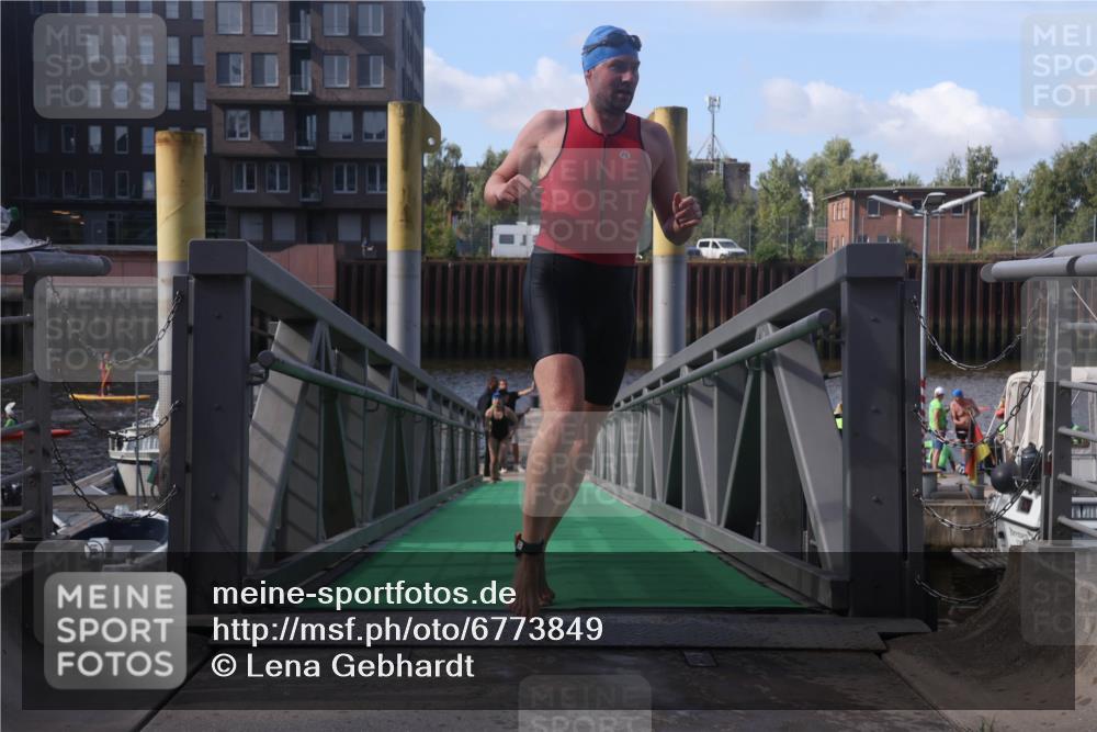 11.08.2024 - GEWOBA Citytriathlon Bremen Lena Gebhardt http://msf.ph/oto/6773849 11.08.2024 10:09:40 Schwimmen 4, 9, 11, 27, 42, 48, 58, 69, 78, 99, 109 meine-sportfotos.de