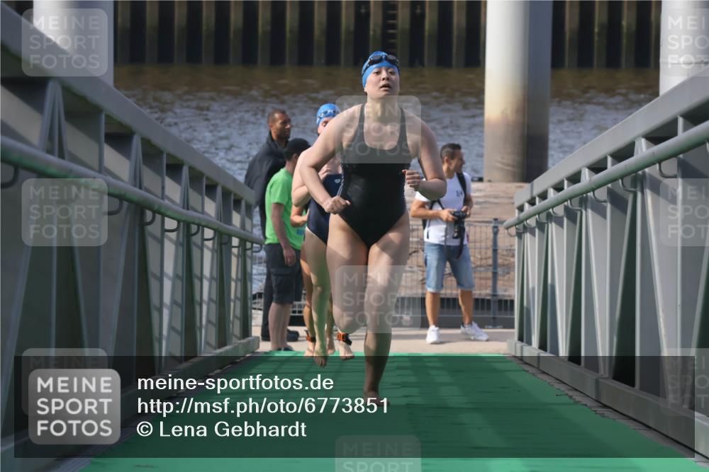 11.08.2024 - GEWOBA Citytriathlon Bremen Lena Gebhardt http://msf.ph/oto/6773851 11.08.2024 10:09:44 Schwimmen 4, 9, 11, 16, 27, 31, 42, 48, 78, 99, 109 meine-sportfotos.de