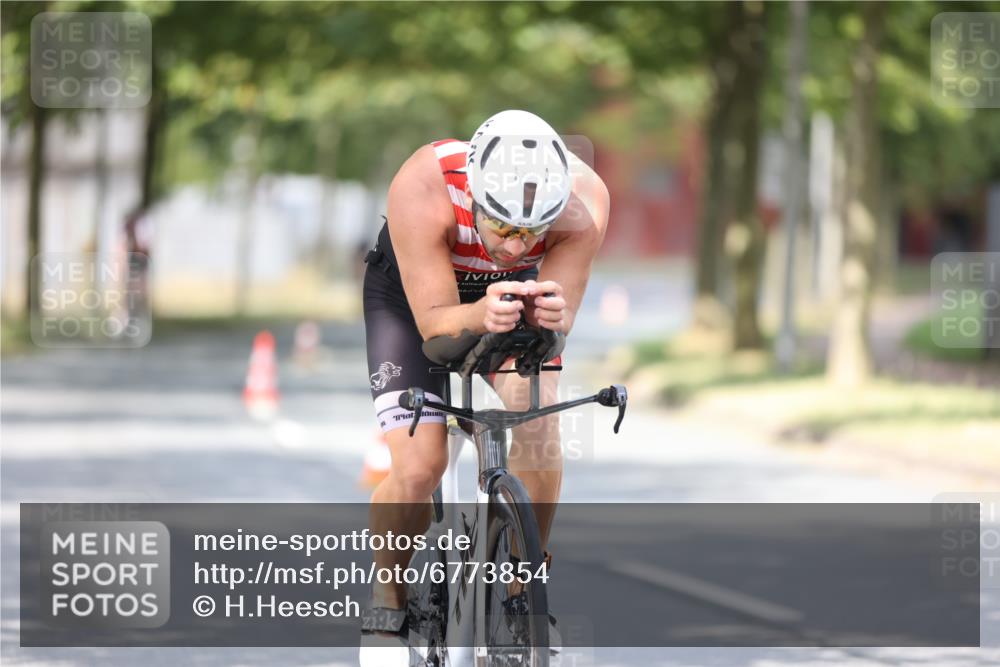 11.08.2024 - GEWOBA Citytriathlon Bremen H.Heesch http://msf.ph/oto/6773854 11.08.2024 11:41:25 Radfahren 835, 896, 902 meine-sportfotos.de