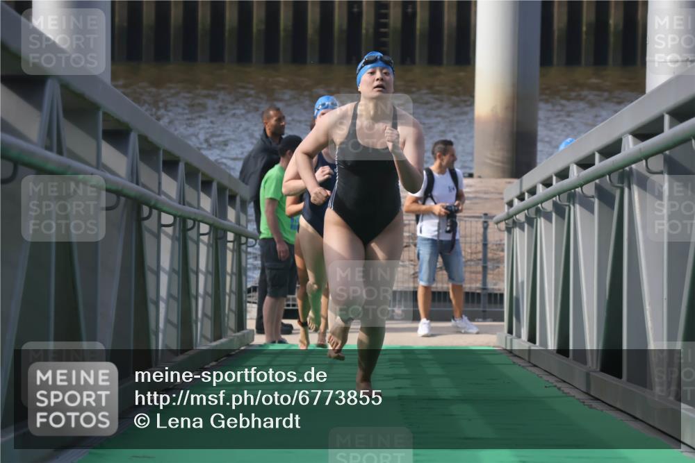 11.08.2024 - GEWOBA Citytriathlon Bremen Lena Gebhardt http://msf.ph/oto/6773855 11.08.2024 10:09:44 Schwimmen 4, 9, 11, 16, 27, 31, 42, 48, 78, 99, 109 meine-sportfotos.de
