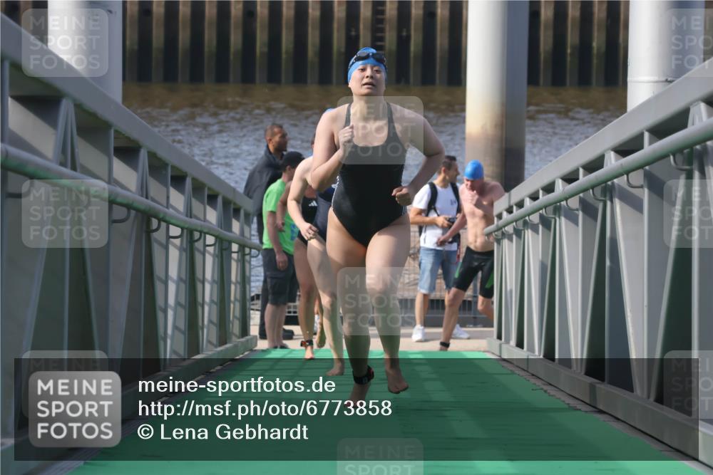 11.08.2024 - GEWOBA Citytriathlon Bremen Lena Gebhardt http://msf.ph/oto/6773858 11.08.2024 10:09:44 Schwimmen 4, 9, 11, 16, 27, 31, 42, 48, 78, 99, 109 meine-sportfotos.de