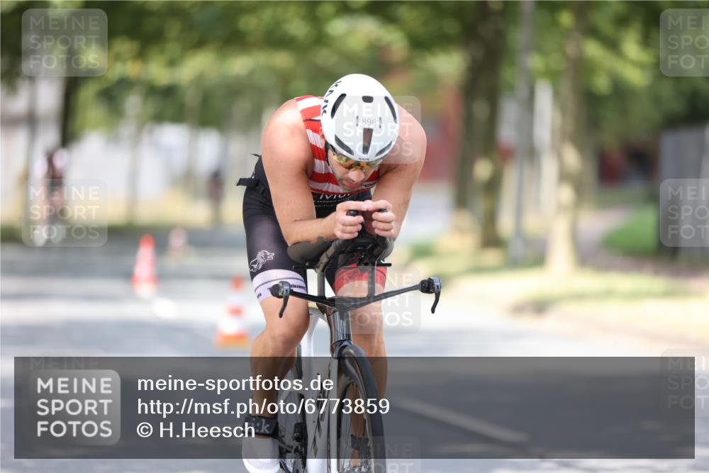11.08.2024 - GEWOBA Citytriathlon Bremen H.Heesch http://msf.ph/oto/6773859 11.08.2024 11:41:25 Radfahren 835, 896, 902 meine-sportfotos.de