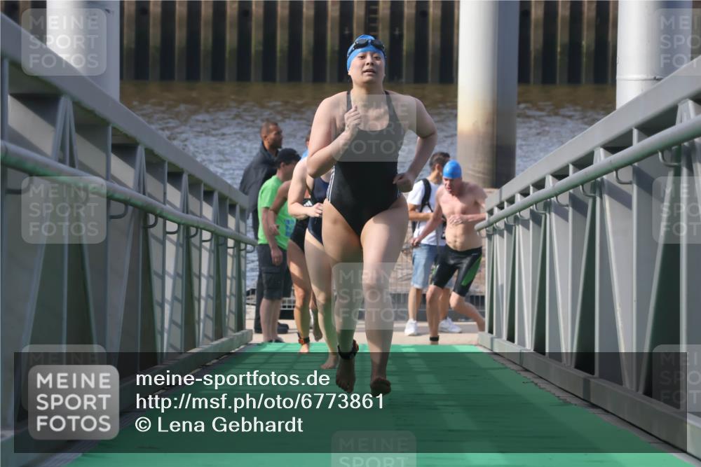 11.08.2024 - GEWOBA Citytriathlon Bremen Lena Gebhardt http://msf.ph/oto/6773861 11.08.2024 10:09:44 Schwimmen 4, 9, 11, 16, 27, 31, 42, 48, 78, 99, 109 meine-sportfotos.de