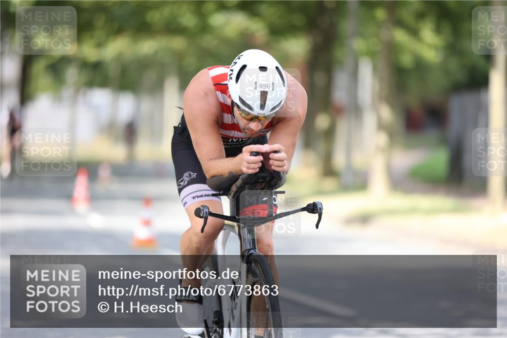11.08.2024 - GEWOBA Citytriathlon Bremen H.Heesch http://msf.ph/oto/6773863 11.08.2024 11:41:25 Radfahren 835, 896, 902 meine-sportfotos.de