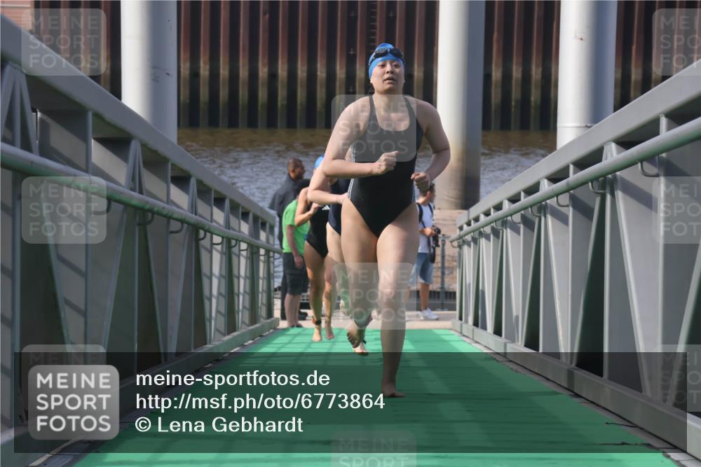 11.08.2024 - GEWOBA Citytriathlon Bremen Lena Gebhardt http://msf.ph/oto/6773864 11.08.2024 10:09:45 Schwimmen 4, 9, 11, 16, 27, 31, 42, 48, 78, 99, 109 meine-sportfotos.de