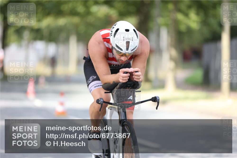 11.08.2024 - GEWOBA Citytriathlon Bremen H.Heesch http://msf.ph/oto/6773867 11.08.2024 11:41:25 Radfahren 835, 896, 902 meine-sportfotos.de