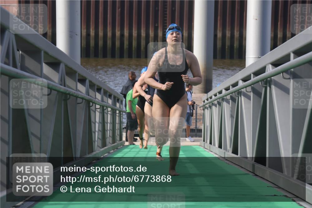 11.08.2024 - GEWOBA Citytriathlon Bremen Lena Gebhardt http://msf.ph/oto/6773868 11.08.2024 10:09:45 Schwimmen 4, 9, 11, 16, 27, 31, 42, 48, 78, 99, 109 meine-sportfotos.de