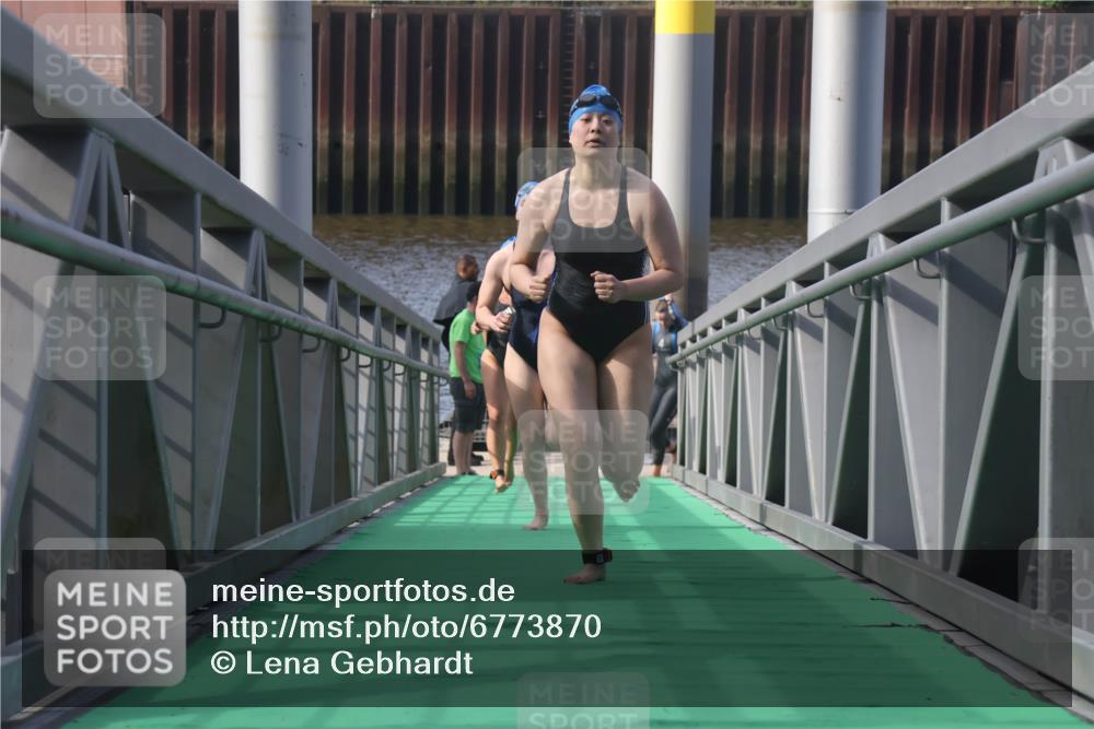 11.08.2024 - GEWOBA Citytriathlon Bremen Lena Gebhardt http://msf.ph/oto/6773870 11.08.2024 10:09:45 Schwimmen 4, 9, 11, 16, 27, 31, 42, 48, 78, 99, 109 meine-sportfotos.de