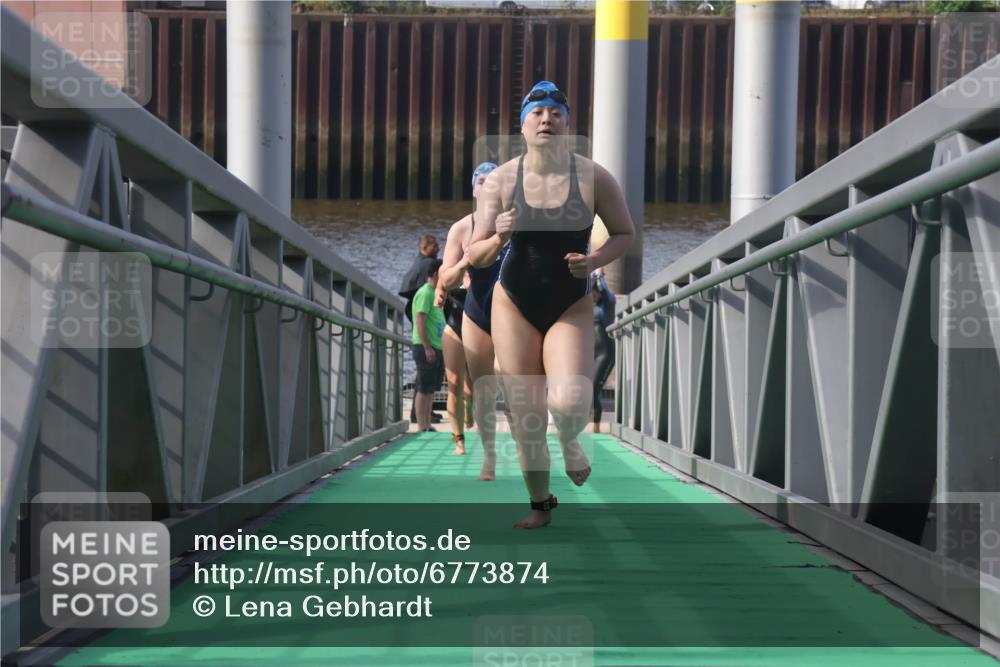 11.08.2024 - GEWOBA Citytriathlon Bremen Lena Gebhardt http://msf.ph/oto/6773874 11.08.2024 10:09:45 Schwimmen 4, 9, 11, 16, 27, 31, 42, 48, 78, 99, 109 meine-sportfotos.de