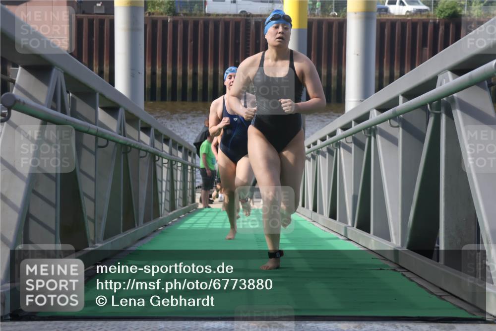 11.08.2024 - GEWOBA Citytriathlon Bremen Lena Gebhardt http://msf.ph/oto/6773880 11.08.2024 10:09:46 Schwimmen 4, 9, 11, 16, 27, 31, 42, 48, 78, 99, 109 meine-sportfotos.de