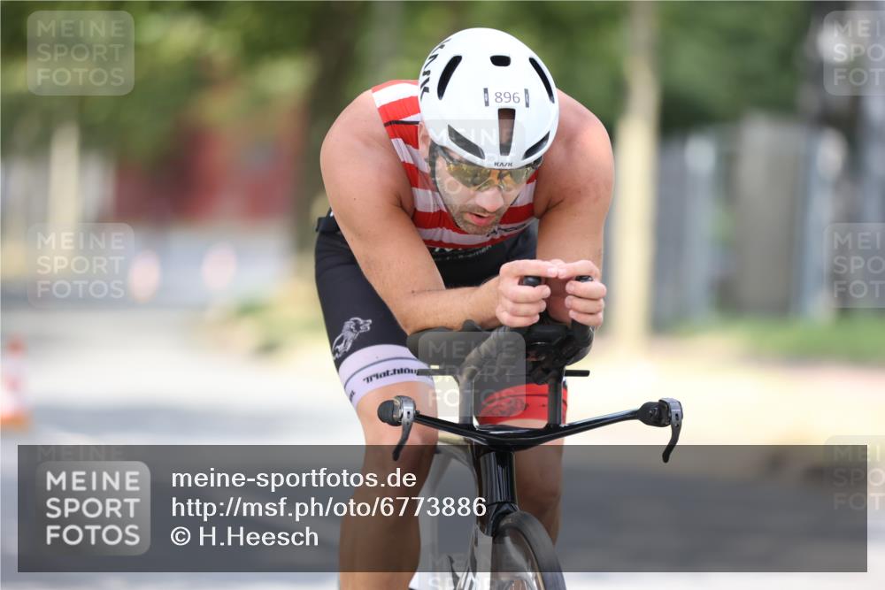 11.08.2024 - GEWOBA Citytriathlon Bremen H.Heesch http://msf.ph/oto/6773886 11.08.2024 11:41:25 Radfahren 835, 896, 902 meine-sportfotos.de