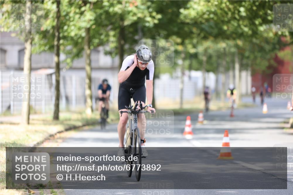 11.08.2024 - GEWOBA Citytriathlon Bremen H.Heesch http://msf.ph/oto/6773892 11.08.2024 11:41:30 Radfahren 786, 835, 896, 902, 1020 meine-sportfotos.de