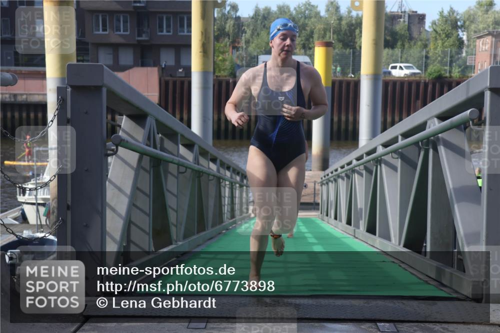 11.08.2024 - GEWOBA Citytriathlon Bremen Lena Gebhardt http://msf.ph/oto/6773898 11.08.2024 10:09:48 Schwimmen 4, 9, 11, 16, 27, 31, 42, 78, 99, 109 meine-sportfotos.de