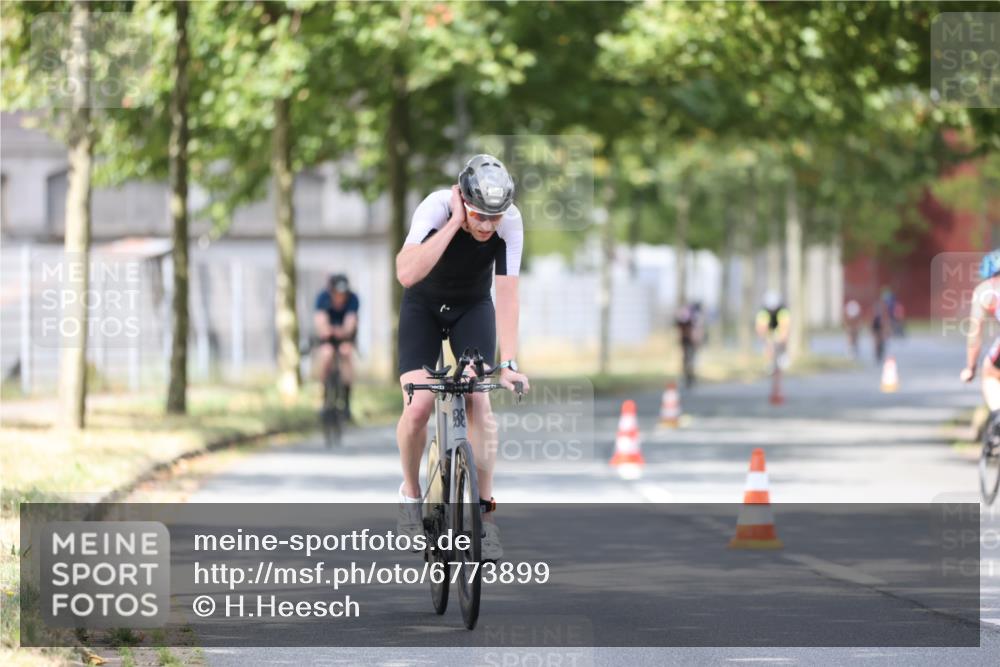 11.08.2024 - GEWOBA Citytriathlon Bremen H.Heesch http://msf.ph/oto/6773899 11.08.2024 11:41:30 Radfahren 786, 835, 896, 902, 1020 meine-sportfotos.de