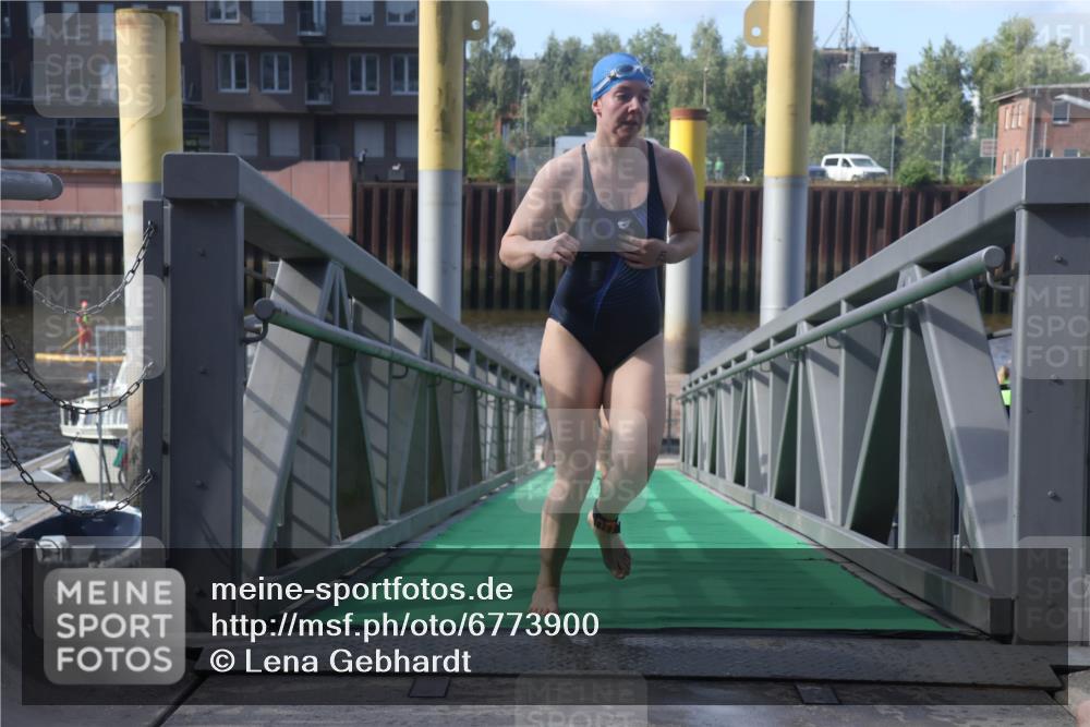11.08.2024 - GEWOBA Citytriathlon Bremen Lena Gebhardt http://msf.ph/oto/6773900 11.08.2024 10:09:48 Schwimmen 4, 9, 11, 16, 27, 31, 42, 78, 99, 109 meine-sportfotos.de