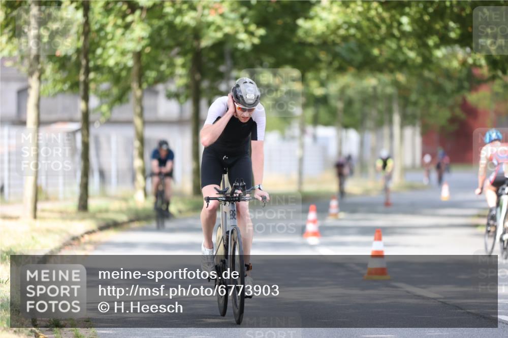 11.08.2024 - GEWOBA Citytriathlon Bremen H.Heesch http://msf.ph/oto/6773903 11.08.2024 11:41:30 Radfahren 786, 835, 896, 902, 1020 meine-sportfotos.de