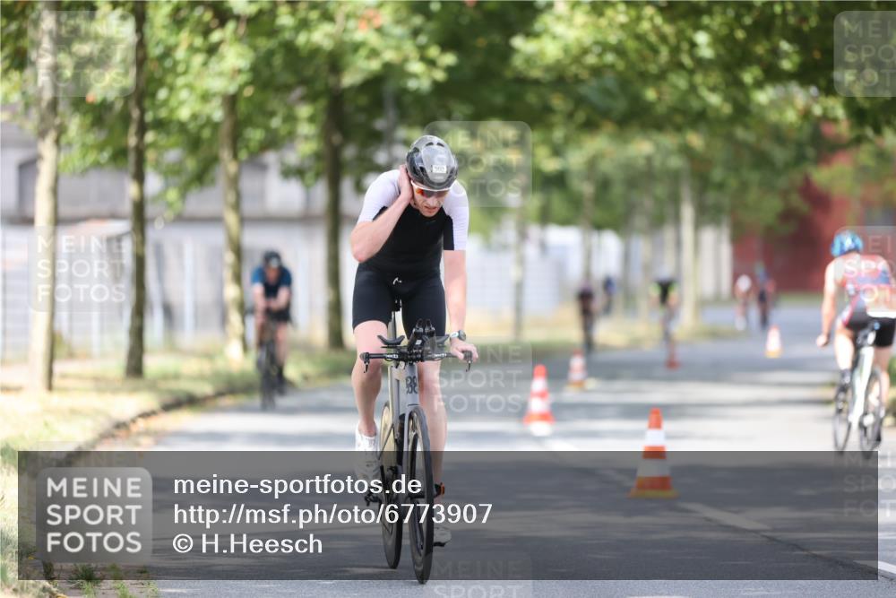 11.08.2024 - GEWOBA Citytriathlon Bremen H.Heesch http://msf.ph/oto/6773907 11.08.2024 11:41:30 Radfahren 786, 835, 896, 902, 1020 meine-sportfotos.de