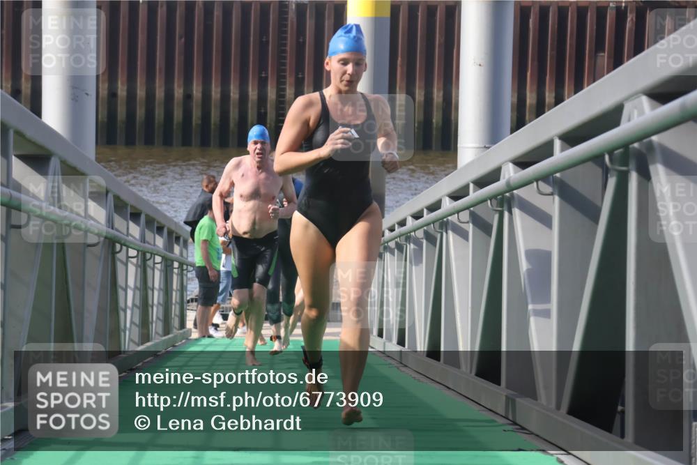 11.08.2024 - GEWOBA Citytriathlon Bremen Lena Gebhardt http://msf.ph/oto/6773909 11.08.2024 10:09:49 Schwimmen 4, 9, 11, 16, 27, 31, 42, 78, 99, 109 meine-sportfotos.de