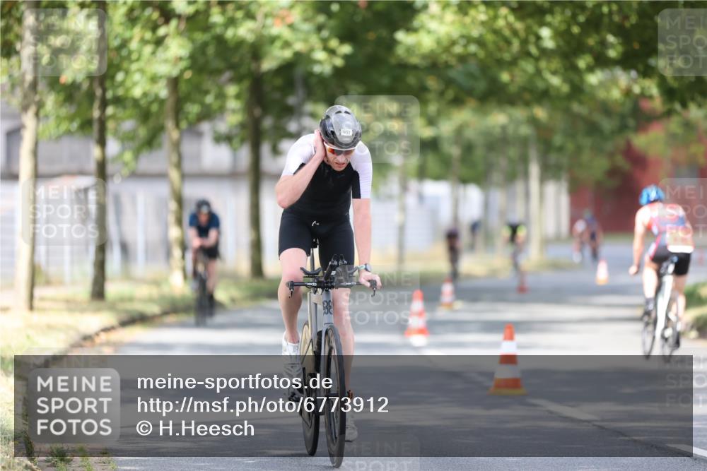 11.08.2024 - GEWOBA Citytriathlon Bremen H.Heesch http://msf.ph/oto/6773912 11.08.2024 11:41:30 Radfahren 786, 835, 896, 902, 1020 meine-sportfotos.de