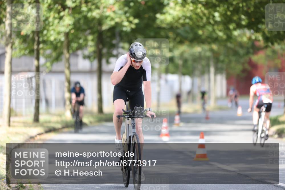 11.08.2024 - GEWOBA Citytriathlon Bremen H.Heesch http://msf.ph/oto/6773917 11.08.2024 11:41:30 Radfahren 786, 835, 896, 902, 1020 meine-sportfotos.de