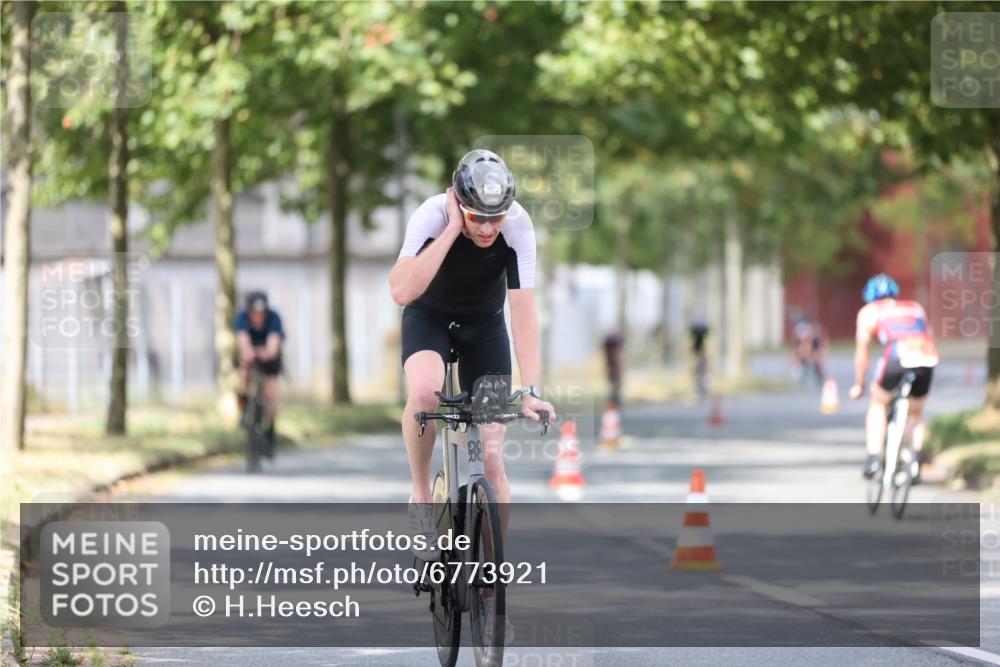 11.08.2024 - GEWOBA Citytriathlon Bremen H.Heesch http://msf.ph/oto/6773921 11.08.2024 11:41:30 Radfahren 786, 835, 896, 902, 1020 meine-sportfotos.de