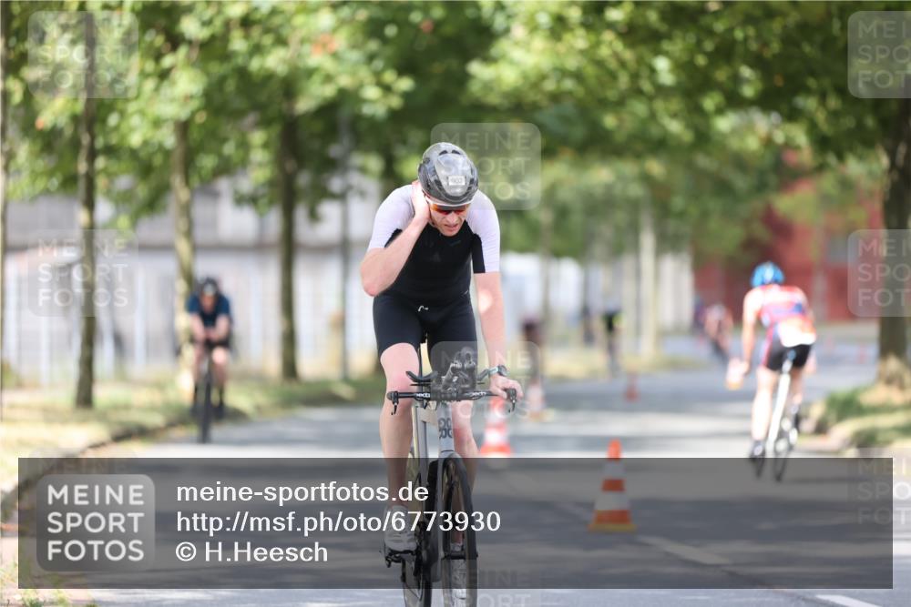 11.08.2024 - GEWOBA Citytriathlon Bremen H.Heesch http://msf.ph/oto/6773930 11.08.2024 11:41:30 Radfahren 786, 835, 896, 902, 1020 meine-sportfotos.de
